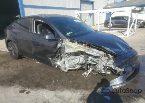 2024 Tesla Model Y z USA, uszkodzony, nr VIN 7SAYGDED5RF202755